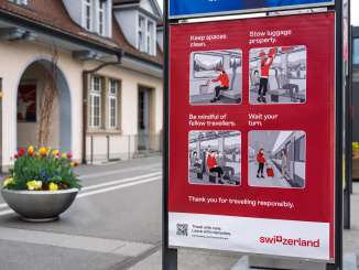 Ein Plakat mit einer Kampagne, die darauf hinweist, wie man sich als Gast verhalten soll.